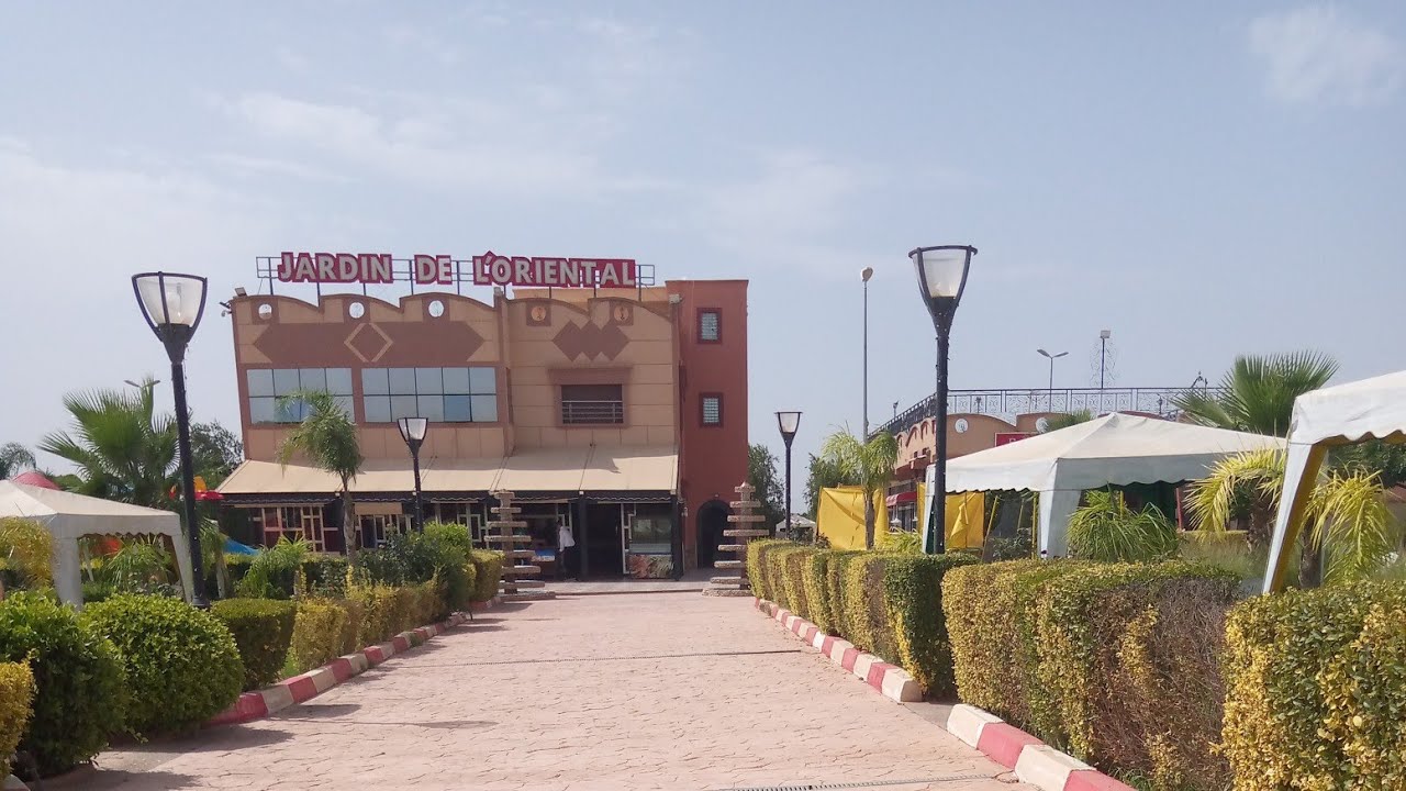 جولة في طريق جرادة بمدينة وجدة الوجهة الى مقهى حدائق الشرق jardin de l'orientale
