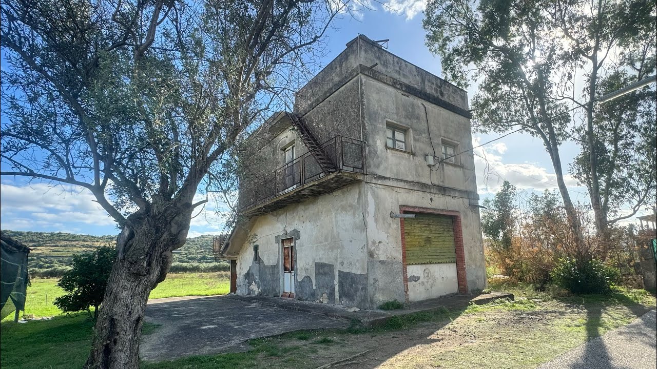 CASA ARREDATA ABBANDONATA CON DUE APPARTAMENTI 