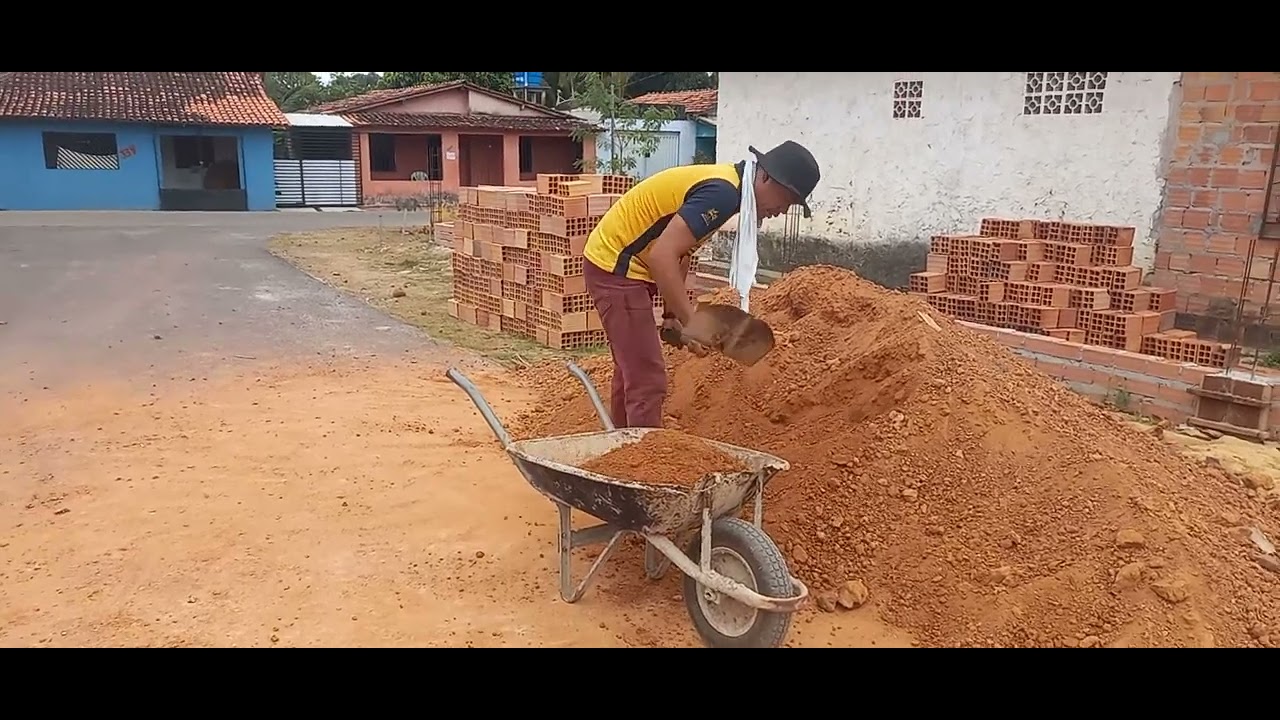 Trabalhando na igreja maravilha de Deus..