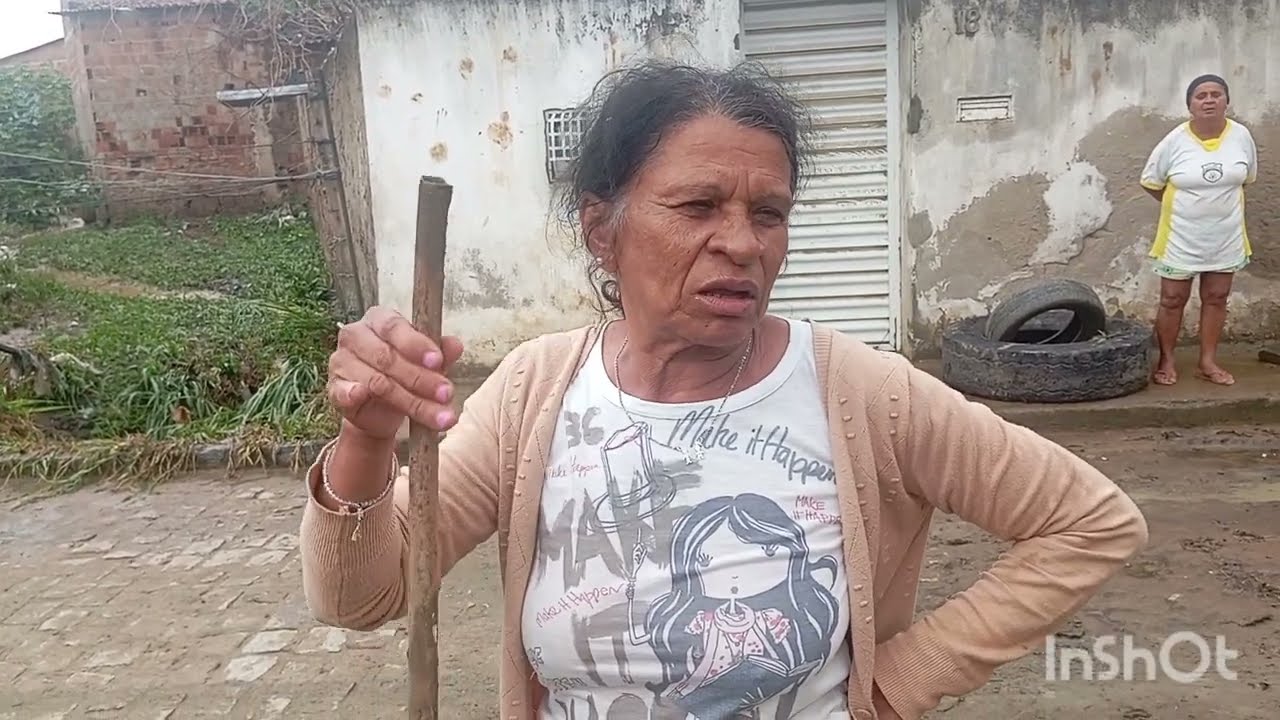 Mostrando como está a rua depois da chuva.