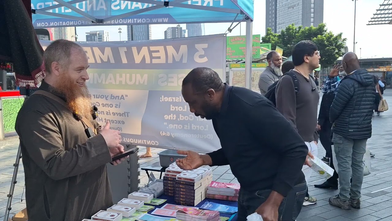 Cocky Guy Tries To Expose Islam Gets Humiliated! Yusuf Speakers Corner Stratford Sam Dawah