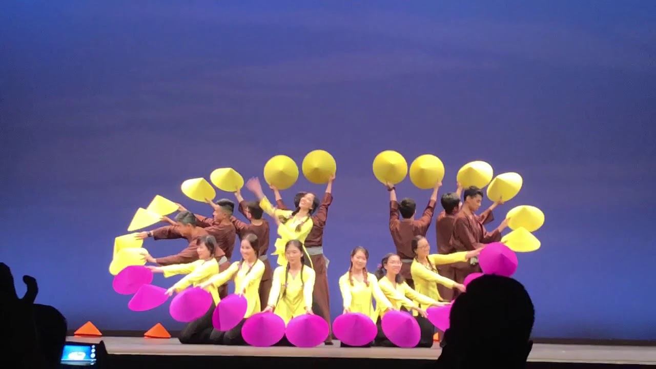 Cal VSA Culture Show 2018 | Hat Dance | Nón Lá