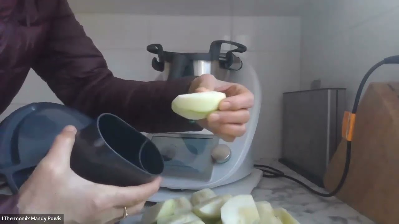 Using Thermomix Cutter to Prep Apples for Crumble