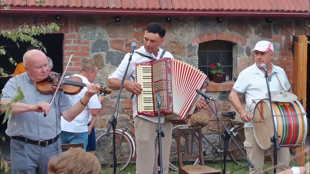 KAPELA ROMANA WOJCIECHOWSKIEGO na potańcówce w Kierzu - Oberek Borowy