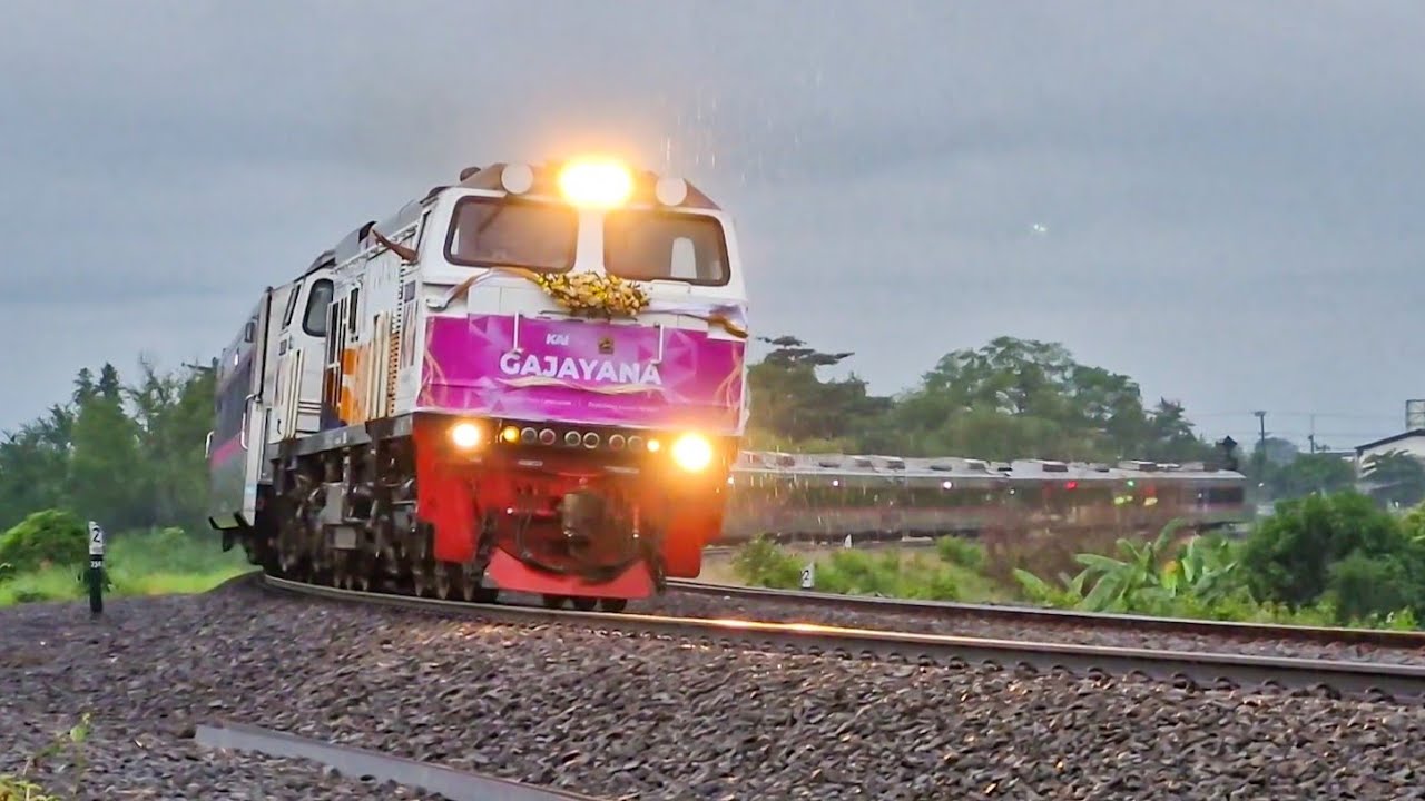 PERJALANAN PERDANA KERETA API GAJAYANA NEW GENERATION!! Kereta Api Sore di Area Stasiun Kertosono