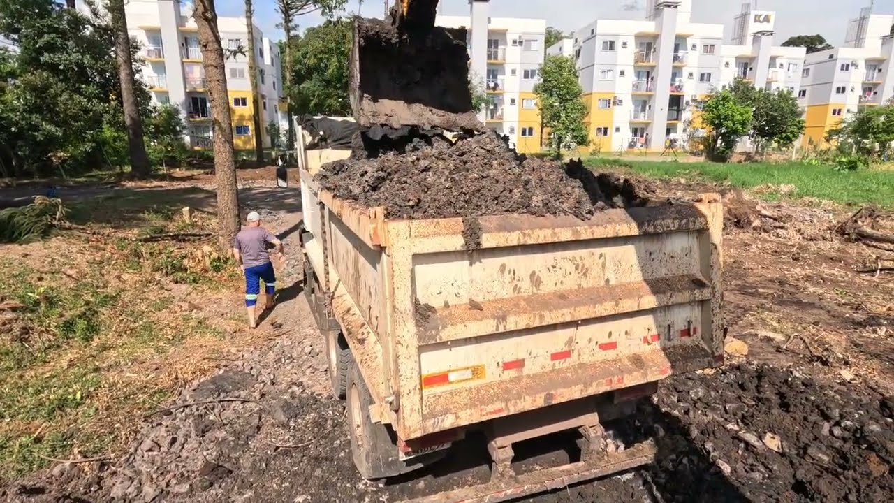 Outra obra no brejo #escavadeirahidraulica #excavator #automobile #maquinas 