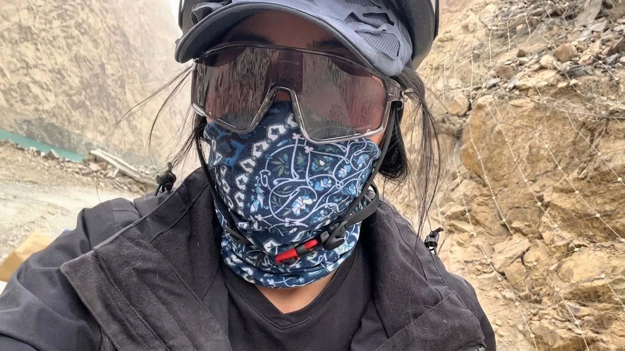 骑行塔莎古道Day2：带猫挑战死亡烂路我后悔了！落石、暴雨加恶狗，绝望难度拉满！🐈⛈️