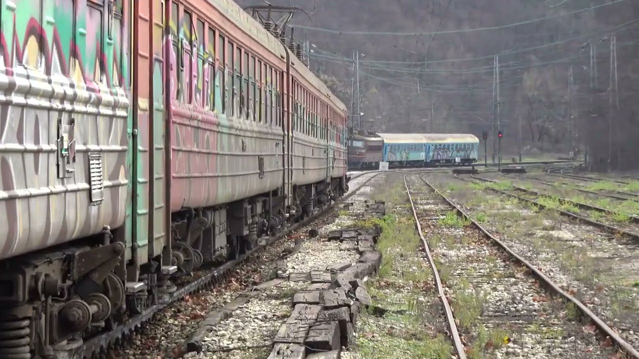 ПВ 40123 (Стара Загора - Горна Оряховица) пристига и заминава от гара Царева ливада