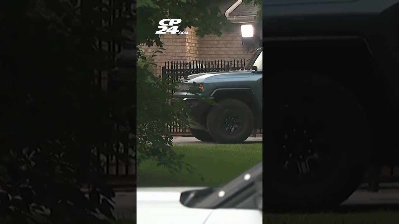 В результате вооруженного вторжения в дом в Брамптоне один человек получил тяжелые ранения