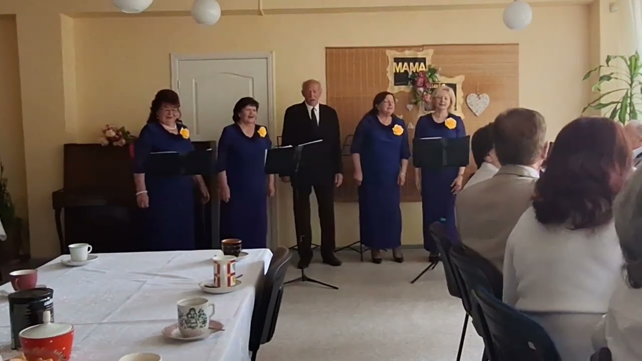 Geniai.Tyliai banguoja jūra.