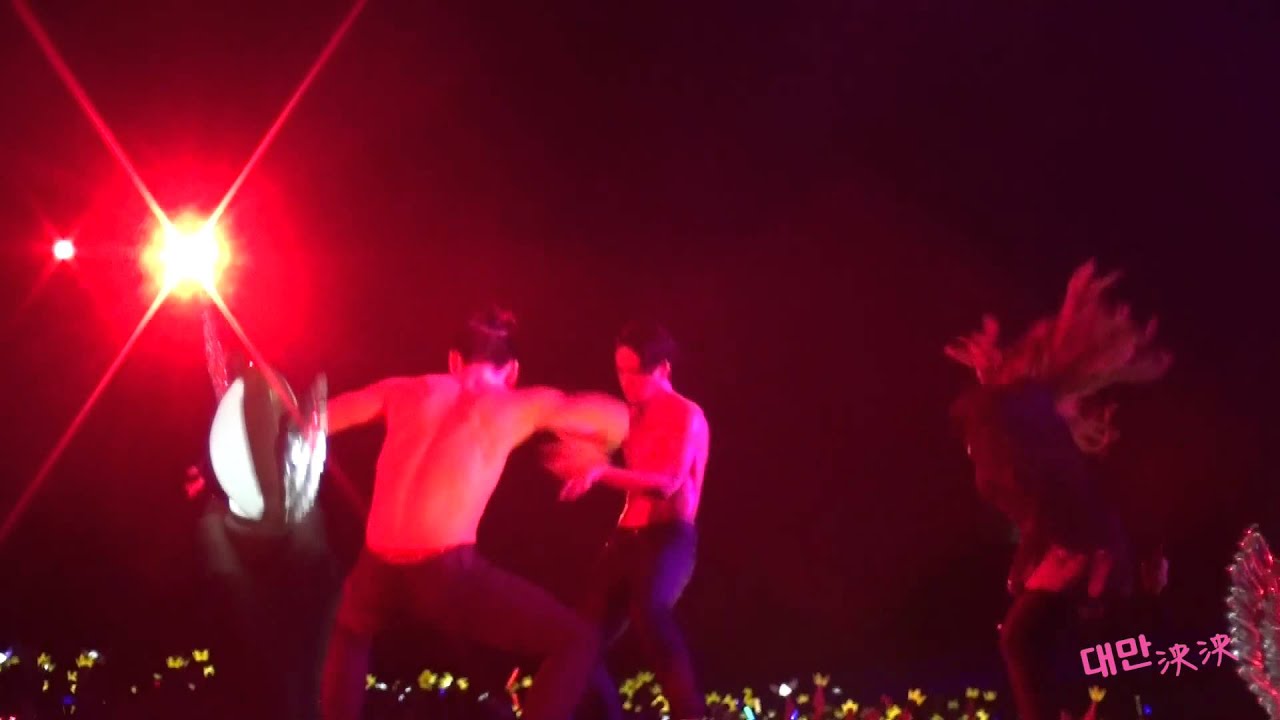 [FANCAM] 141025 YG FAMILY ( SPECIAL STAGE ) THE BADAEST FEMALE - CL feat GD+MTBD - CL