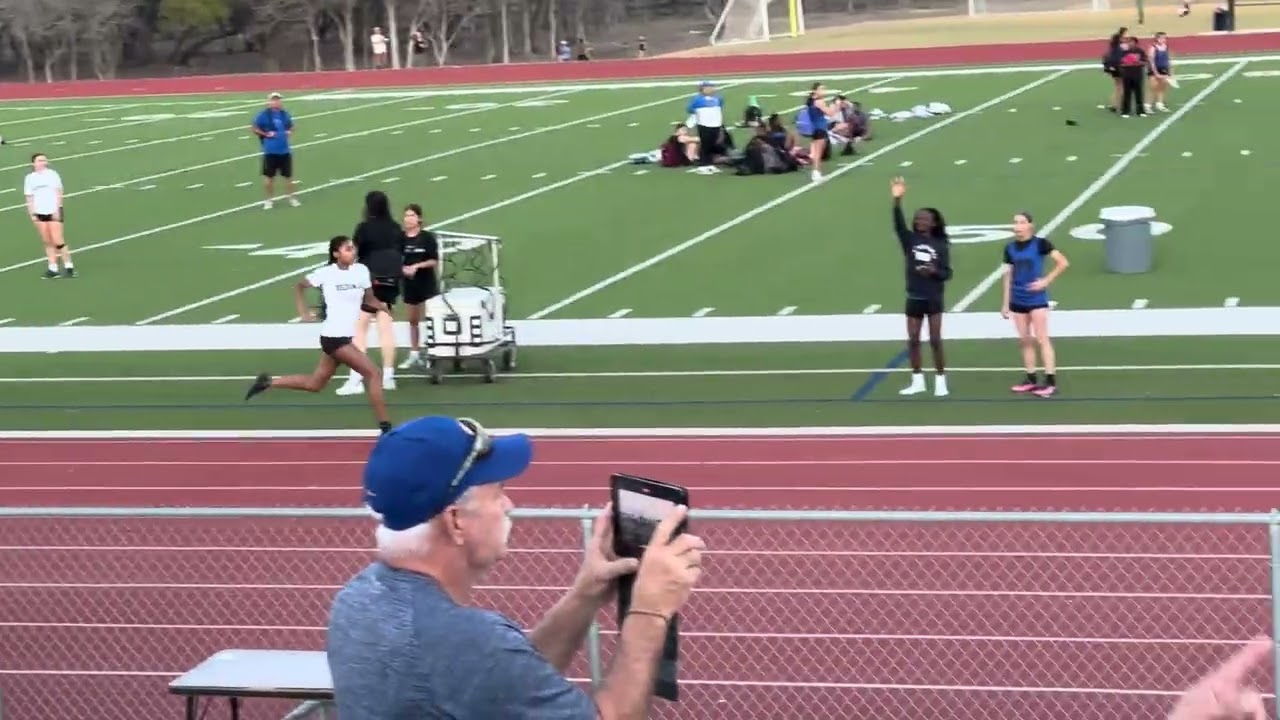 4x400m - 3rd Leg - Monica 