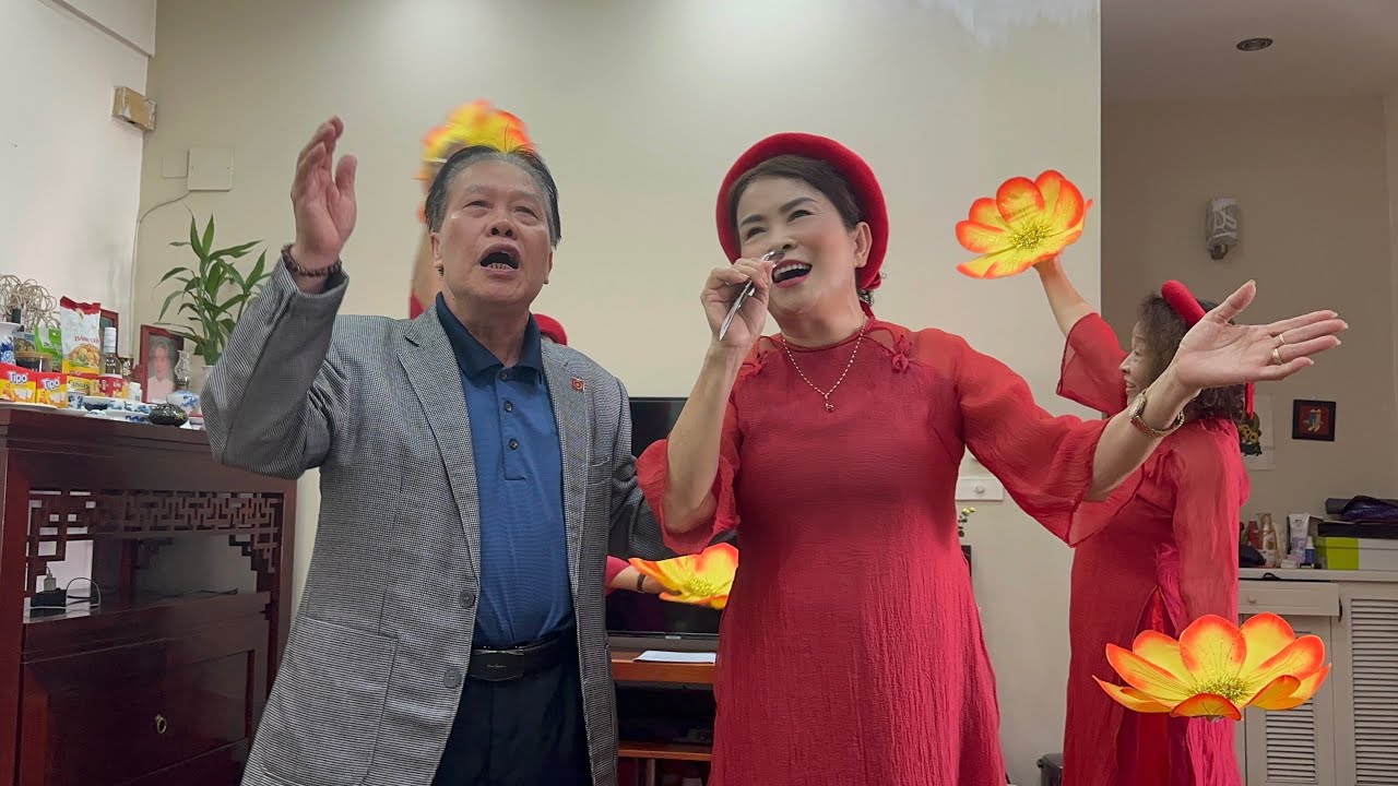 1 tiết mục trong đêm GaLa “ Dấu ấn vàng”  - ki niệm 80 năm ngày thành lập trường PTTH  Hùng vương!