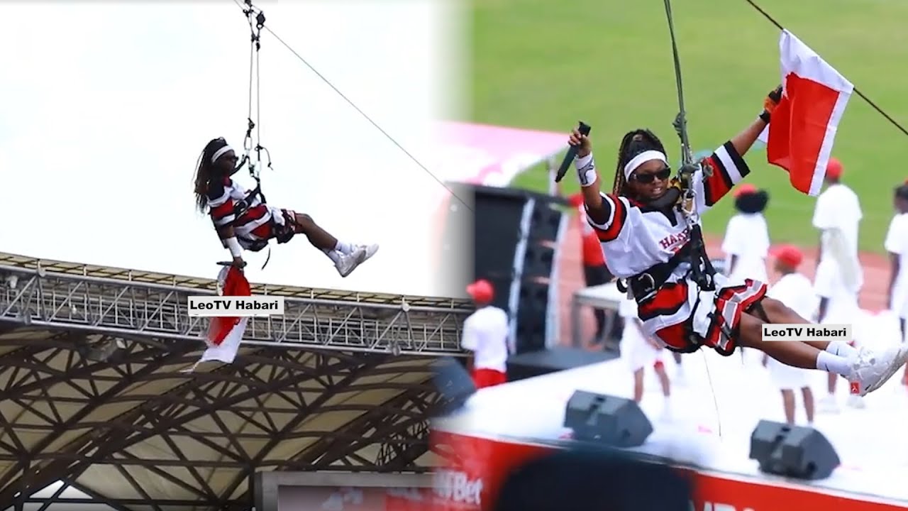 ZUCHU KAMA MWANAJESHI  ATUA KWA KAMBA UWANJANI SIKU YA SIMBA DAY AFANYA KAMA HARMONIZE