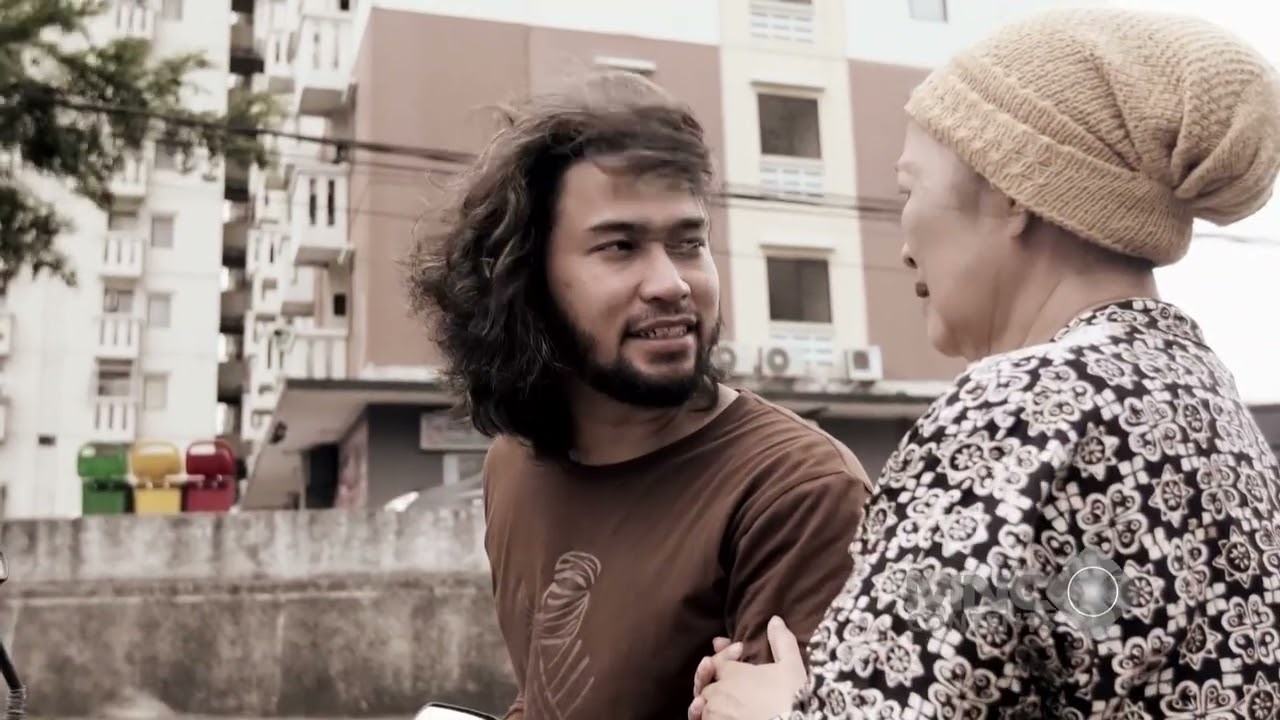 DZOLIMIN ISTRI DAN IBUNYA, SI ABANG JADI ORANG GILA KELILING! | CAHAYA HATI