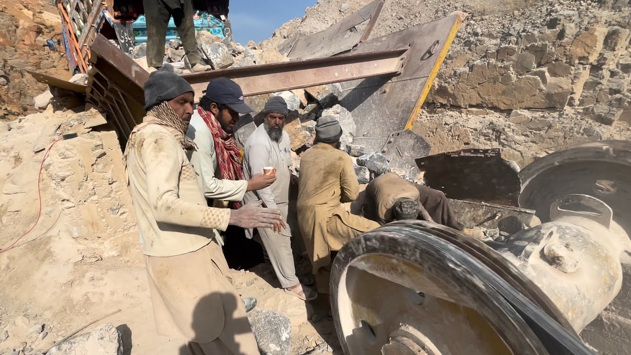 Incredible Work By Quarry Rock Jaw Crusher Machine: Big Rock Crusher.#stonecrusher 