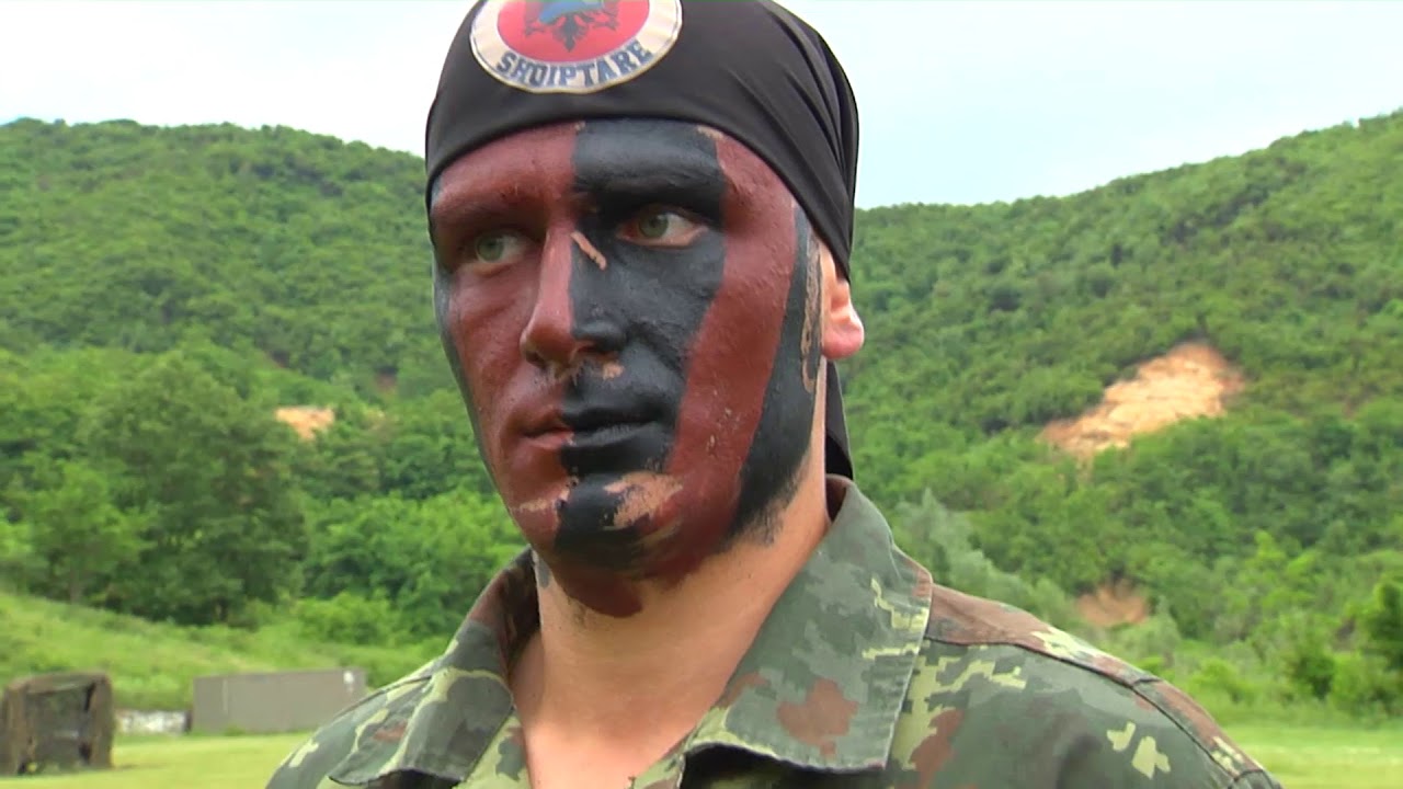 Betohen 30 komandot e rinj të FA