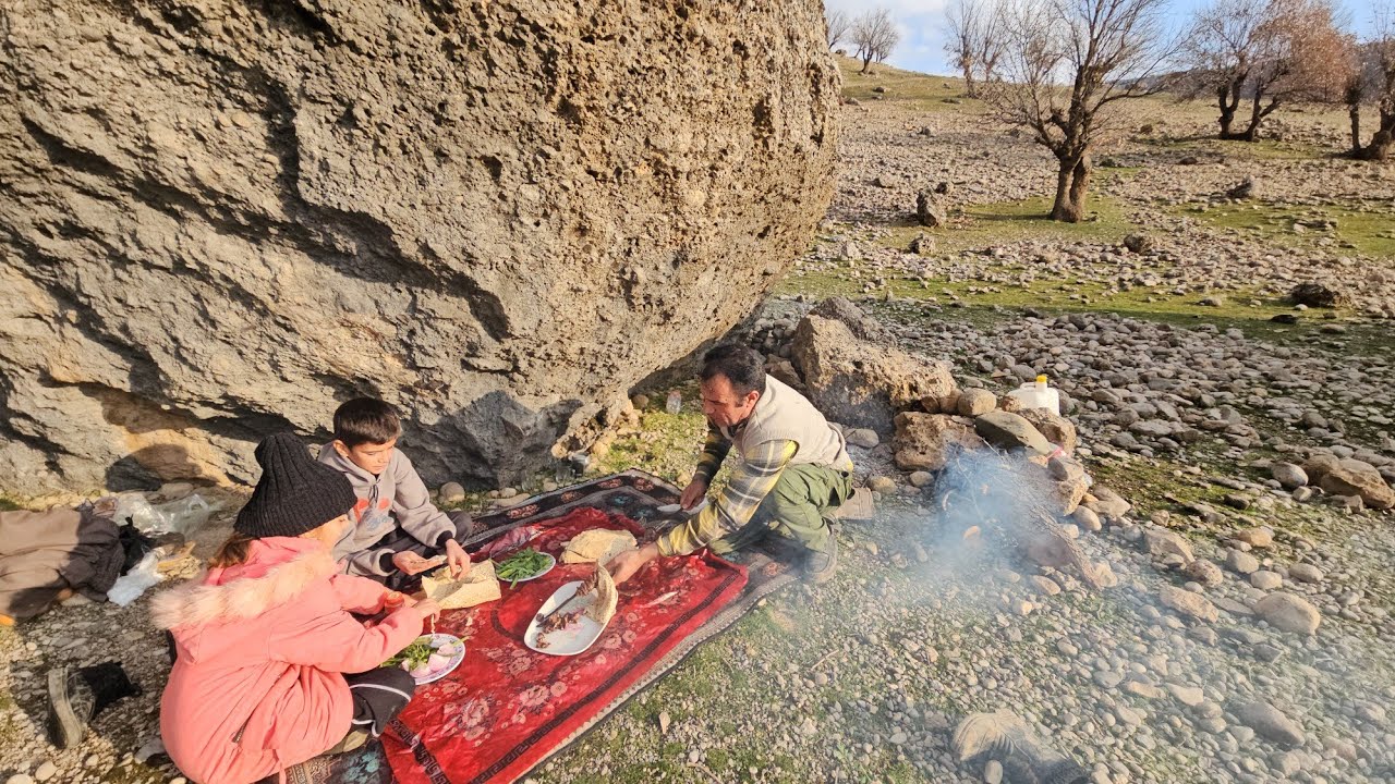 Nomadic Life Documentary: A Family&rsquo;s Journey to River Fishing, Outdoor Cooking, and Children&rsquo;s Play