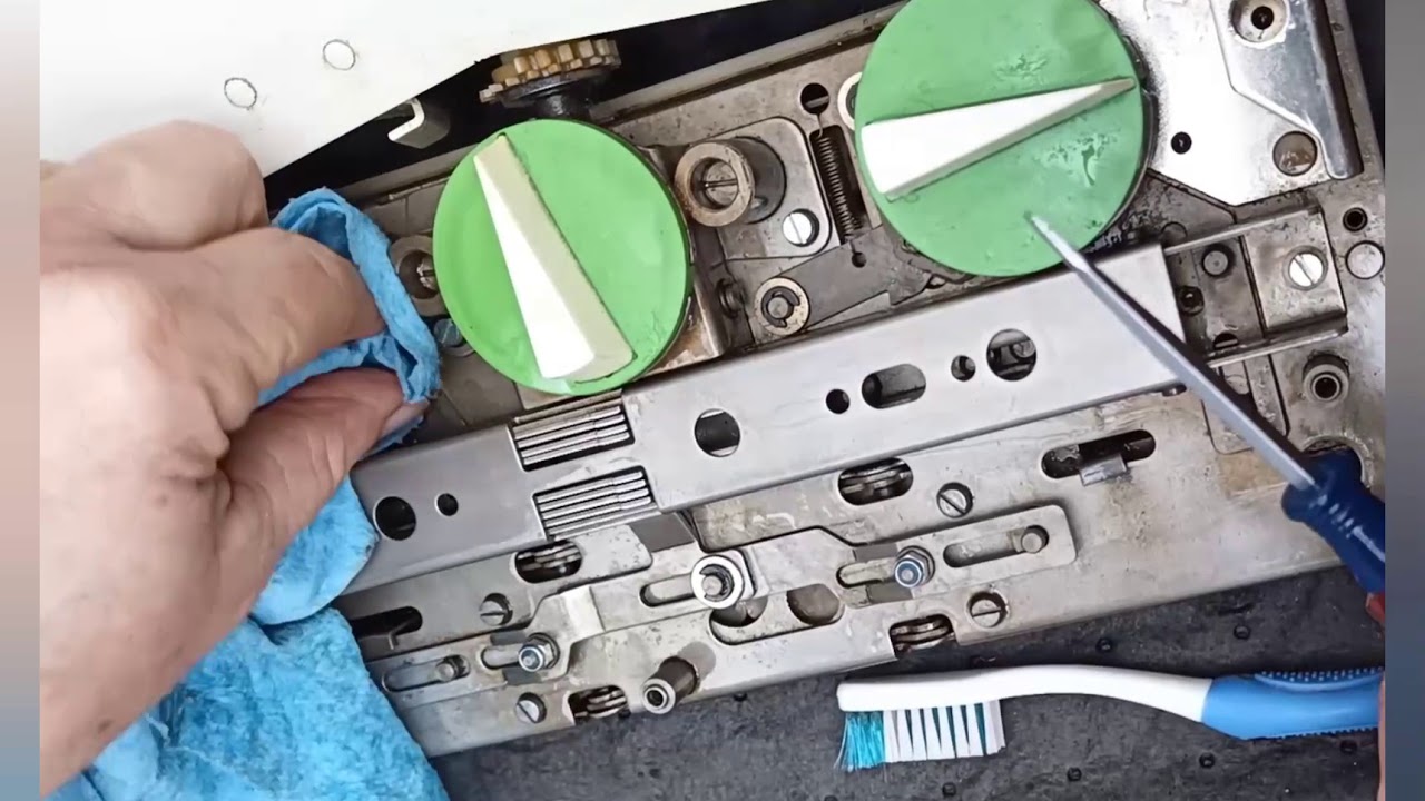 Hand cleaning Passap locks