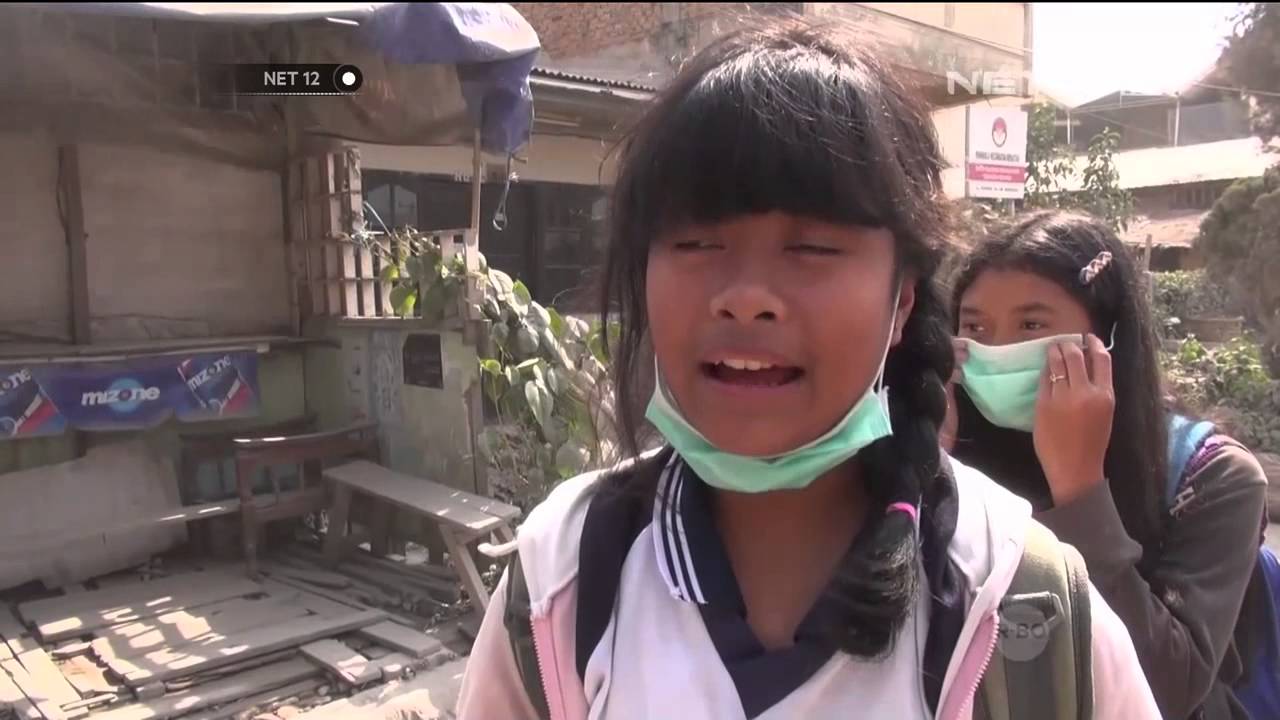Sekolah di Berastagi diliburkan karena adanya abu vulkanis - NET12