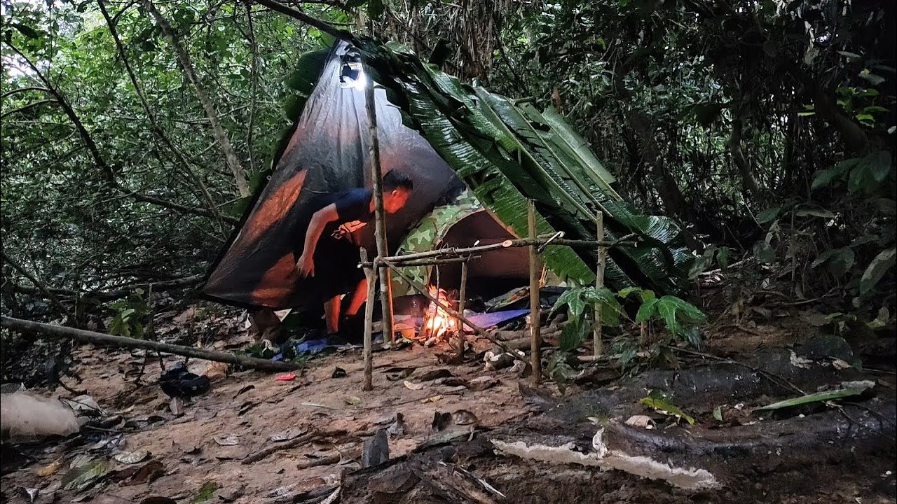 CAMPING BERMALAM DI HUTAN PEDALAMAN BERBURU DAN MENCARI IKAN SELAMA 2 HARI