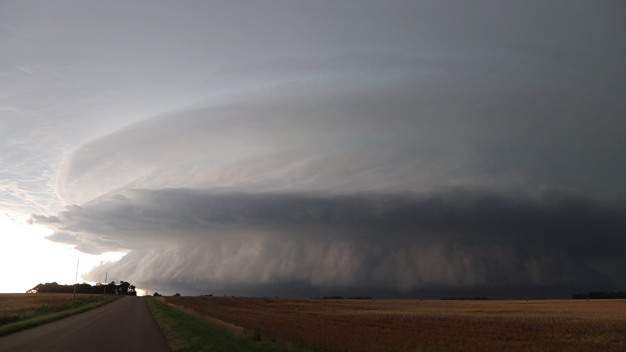 INCREDIBLE SUPERCELL STORM AND LIGHTNING OVER KANSAS!!!