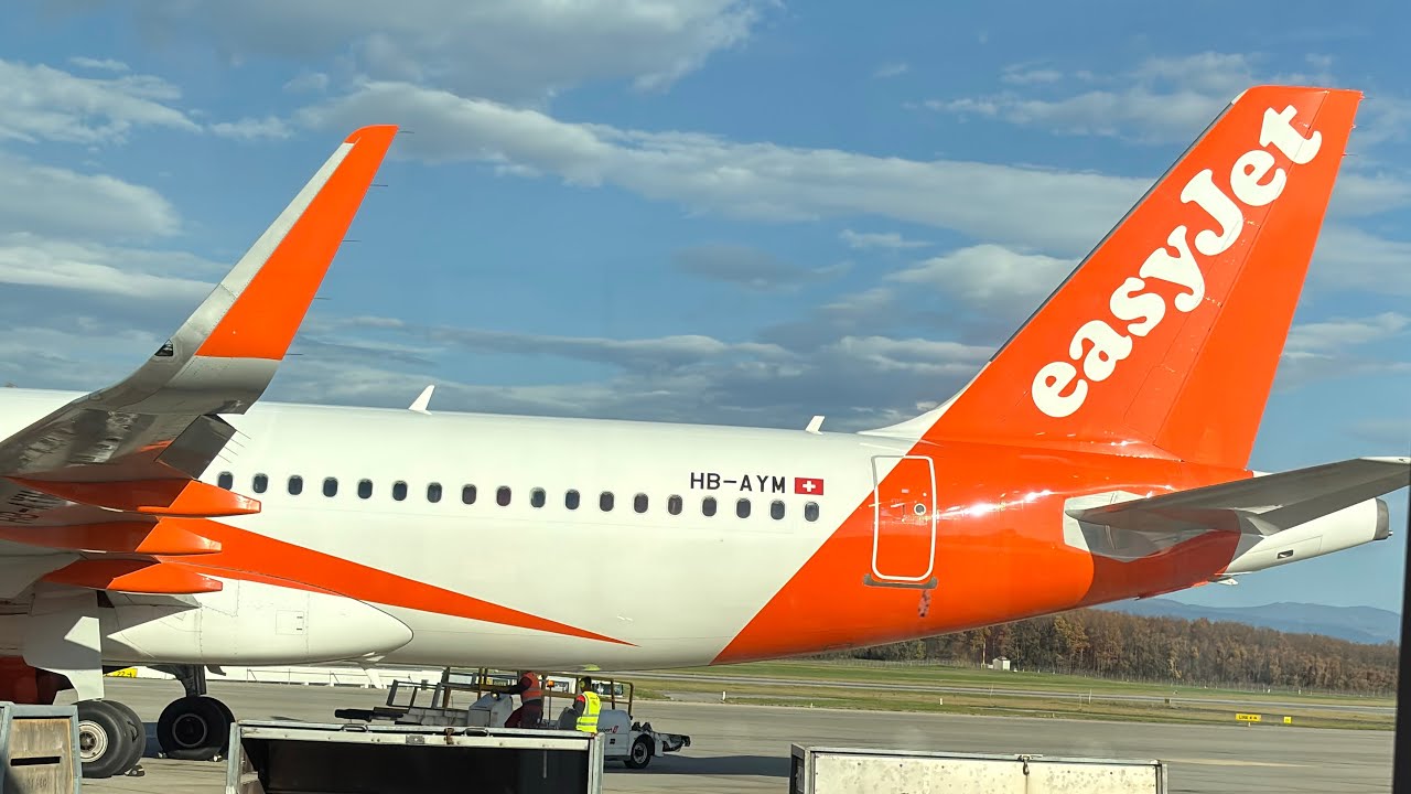 EasyJet Switzerland A320-251N HB-AYM takeoff at Genève Aéroport