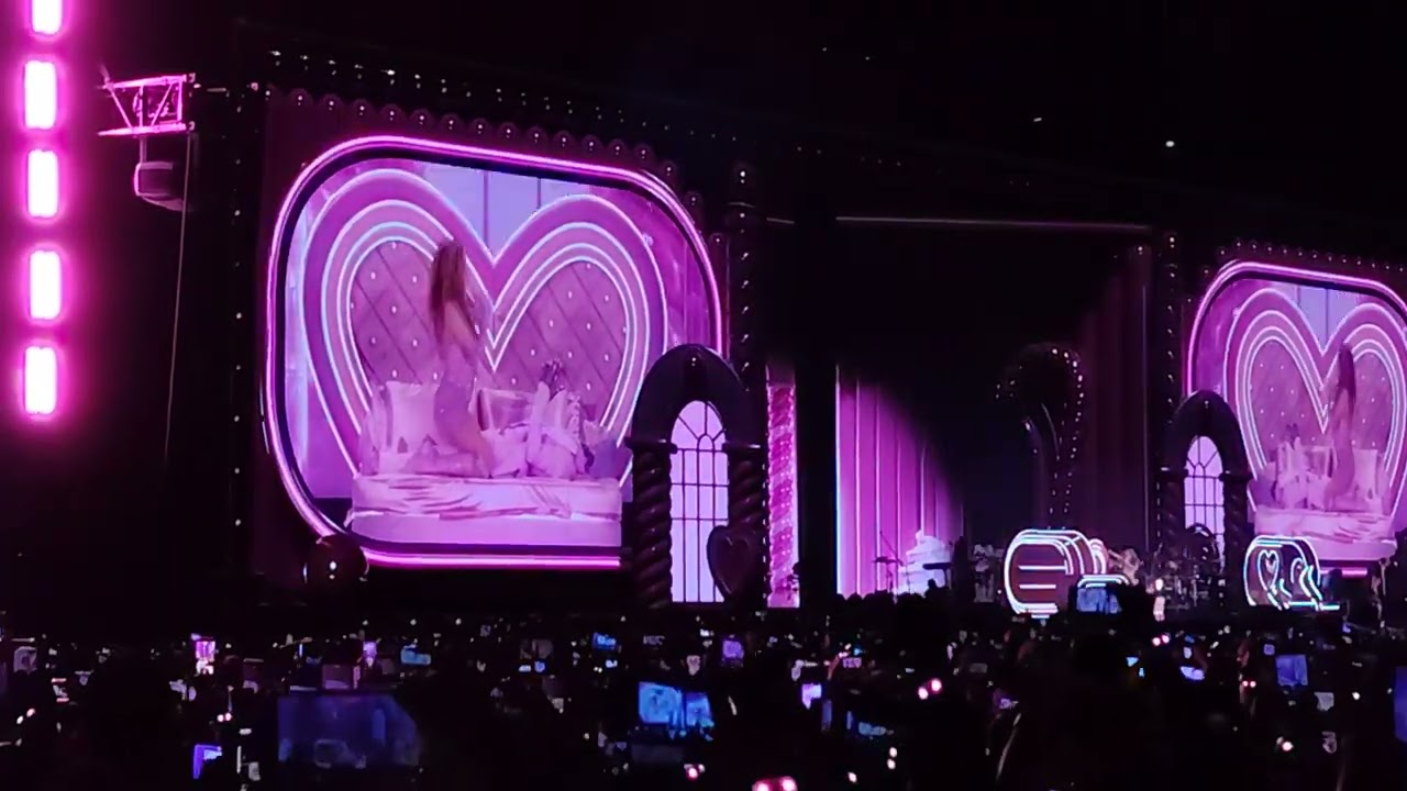 Shakira – Te Felicito / TQG EN VIVO Zócalo CDMX 2026 | 400 Mil Personas. 