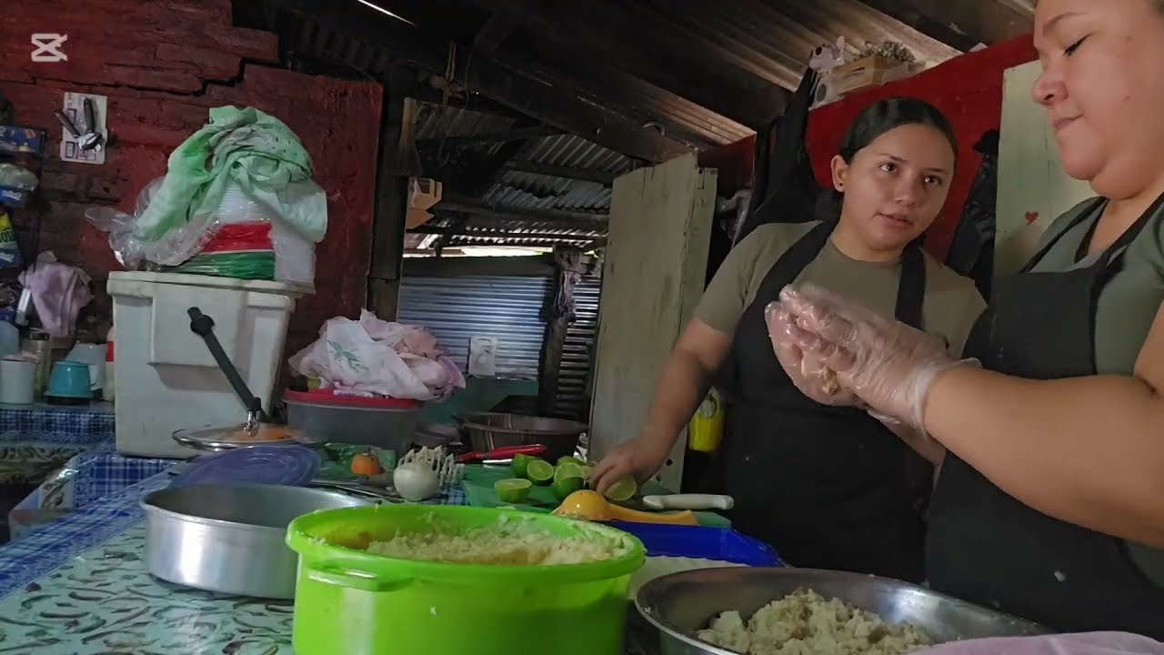 Preparando papas rellenas con queso y pollo por primera vez y así nos quedaron 🤭🤭