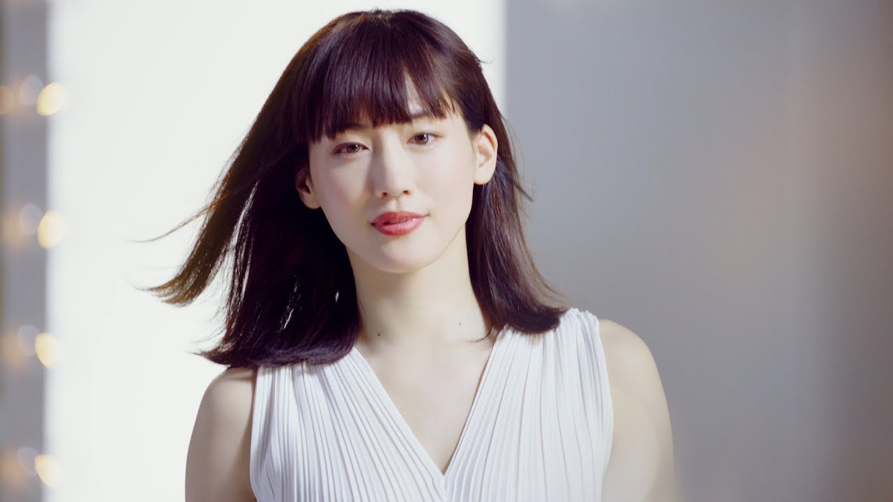 綾瀬はるか、白ワンピで大人っぽい表情や無邪気な笑顔　34歳を迎える心境も　「セイコー ルキア」新動画公開
