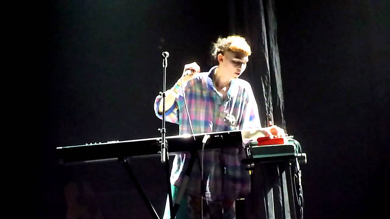 Grimes - Vanessa LIVE HD (2011) Los Angeles Wiltern
