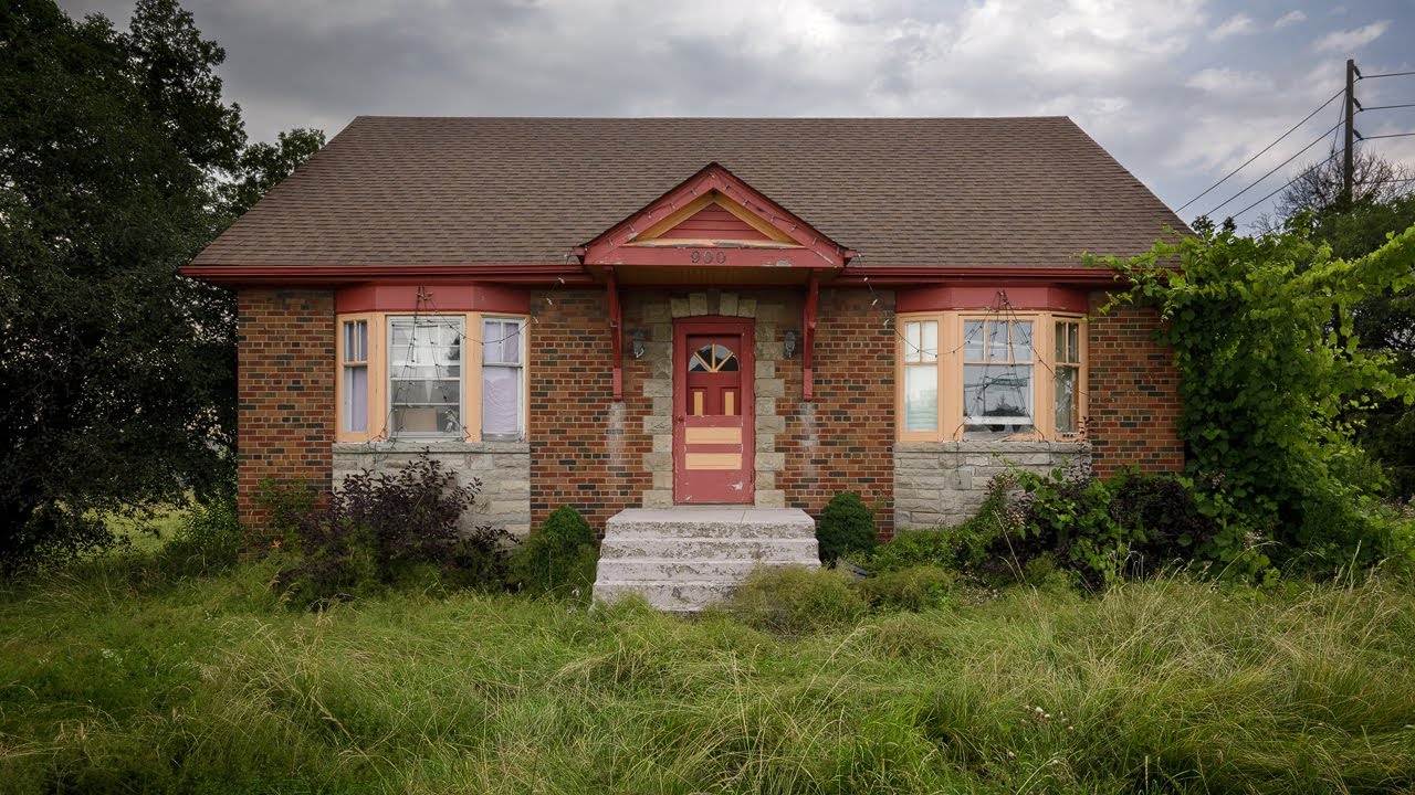 A Devastating Look Inside This Now Abandoned House | Everything Was Left Behind!