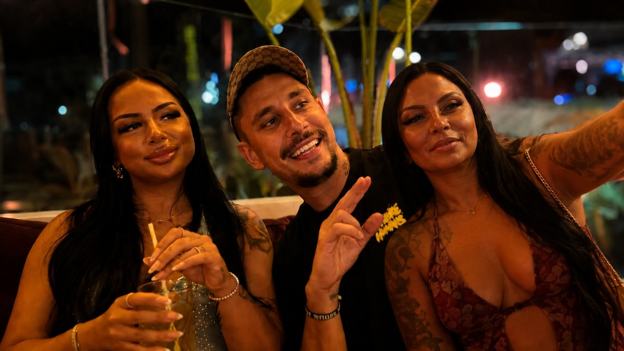 RobertoVsTheWorld: I Took 2 Turkish Girls on a Date in Marbella