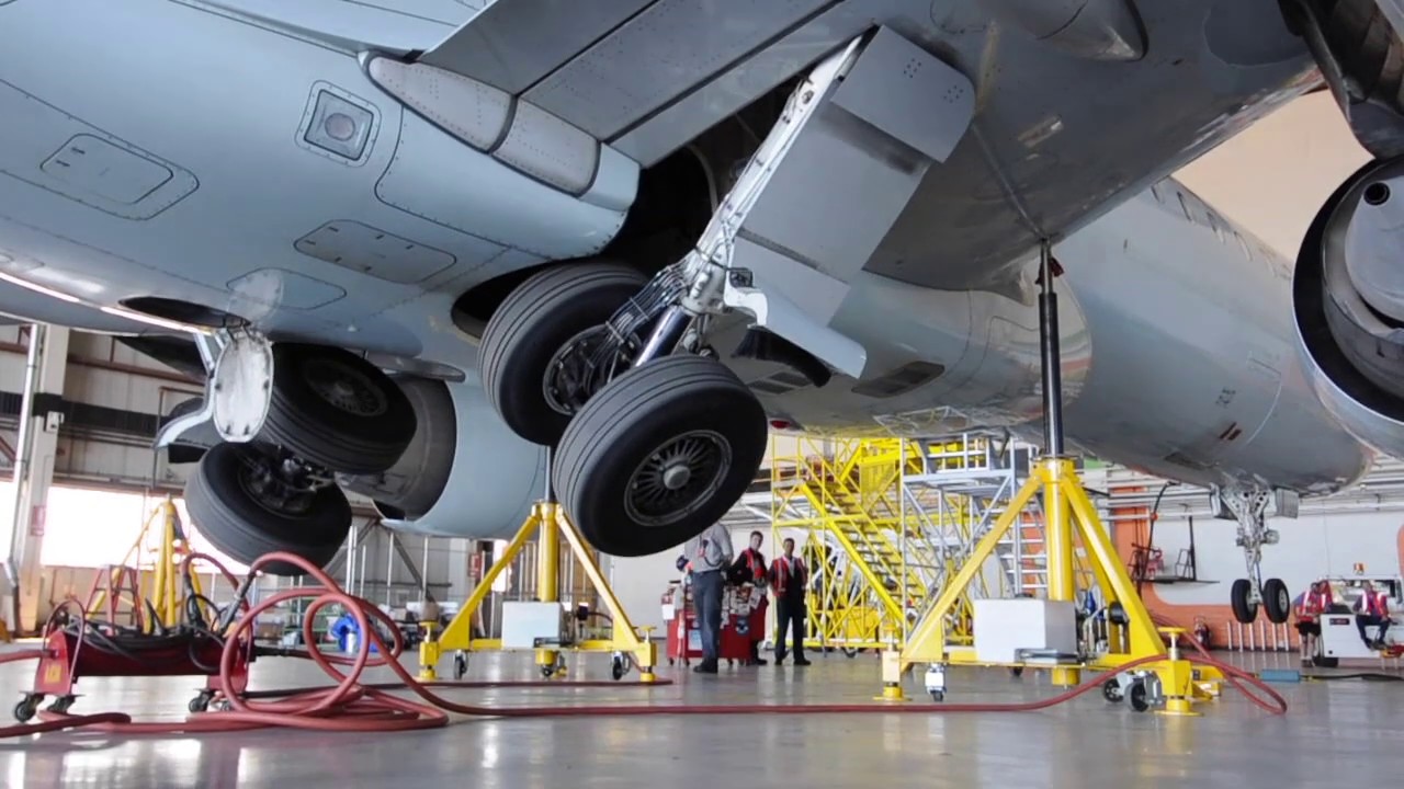 Landing Gear Retraction   Embraer E190