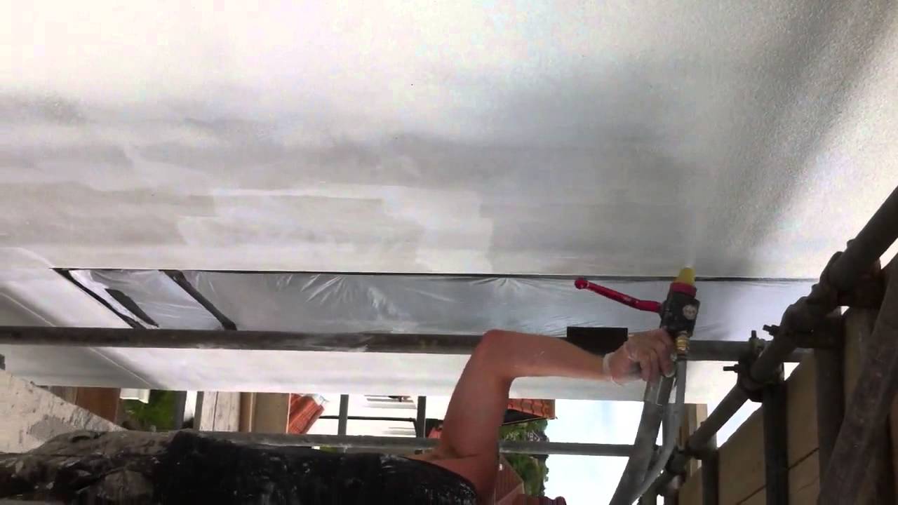 EZE 24 Spraying 1.5mm JUB Self Cleaning Render