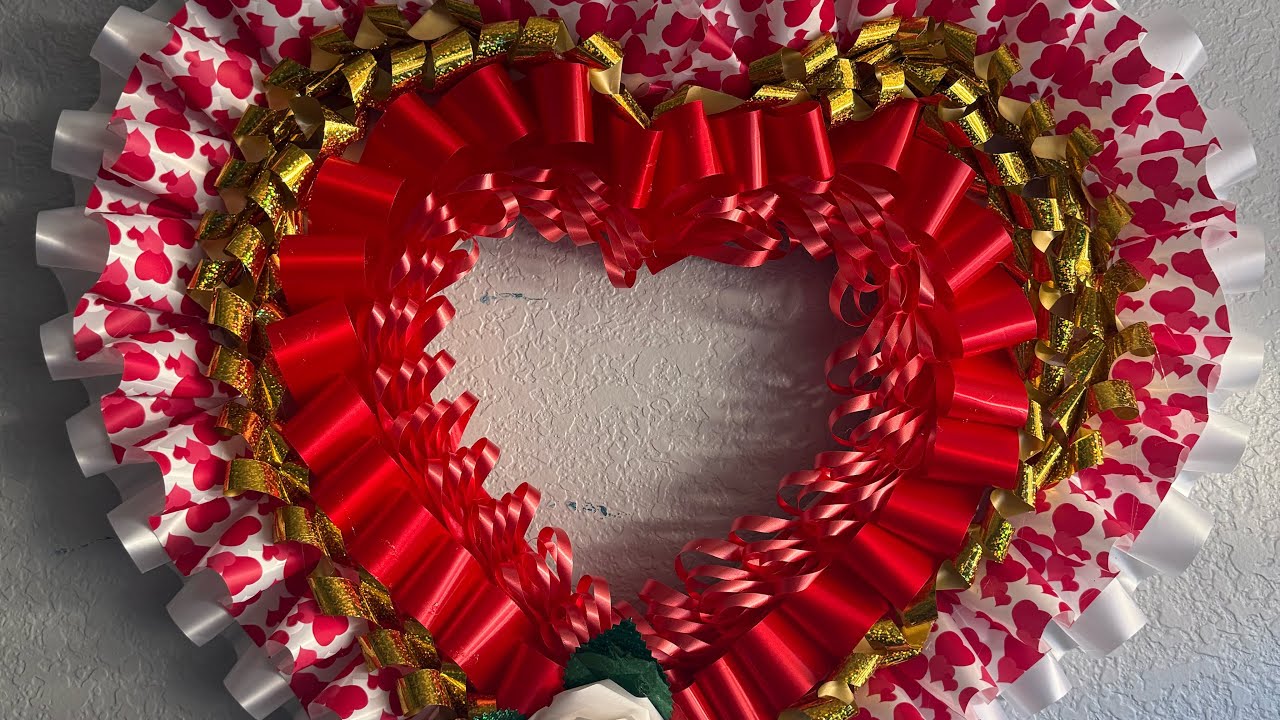 corona de difunto en forma de corazon con celoseda  