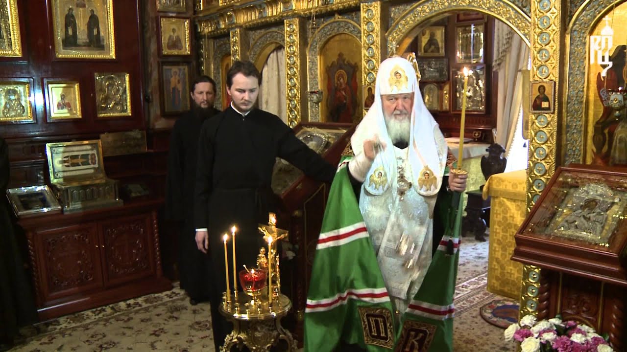 Патриарх Кирилл совершил заупокойное богослужение по жертвам авиакатастрофы над Синаем