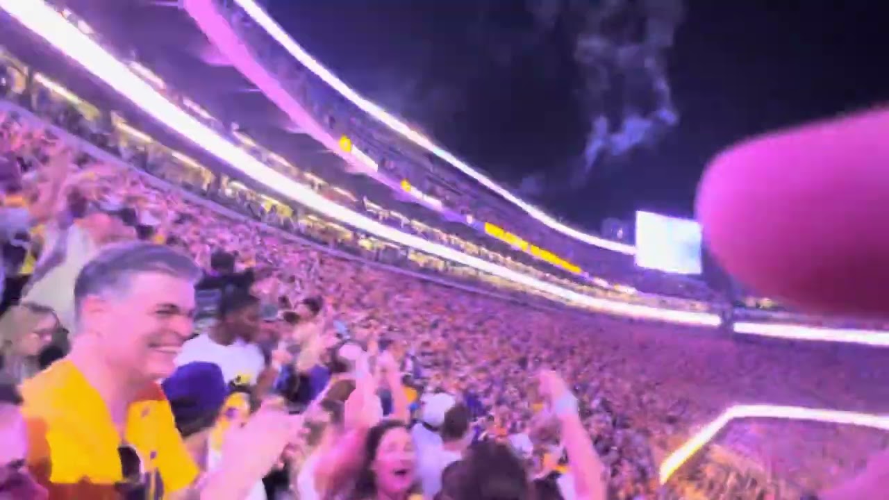 Dashawn Spears scores a Pick-6 off of DJ Lagway’s 3rd INT of the No. 3 LSU 🐯🆚 Florida 🐊 CFB 🏈 game.