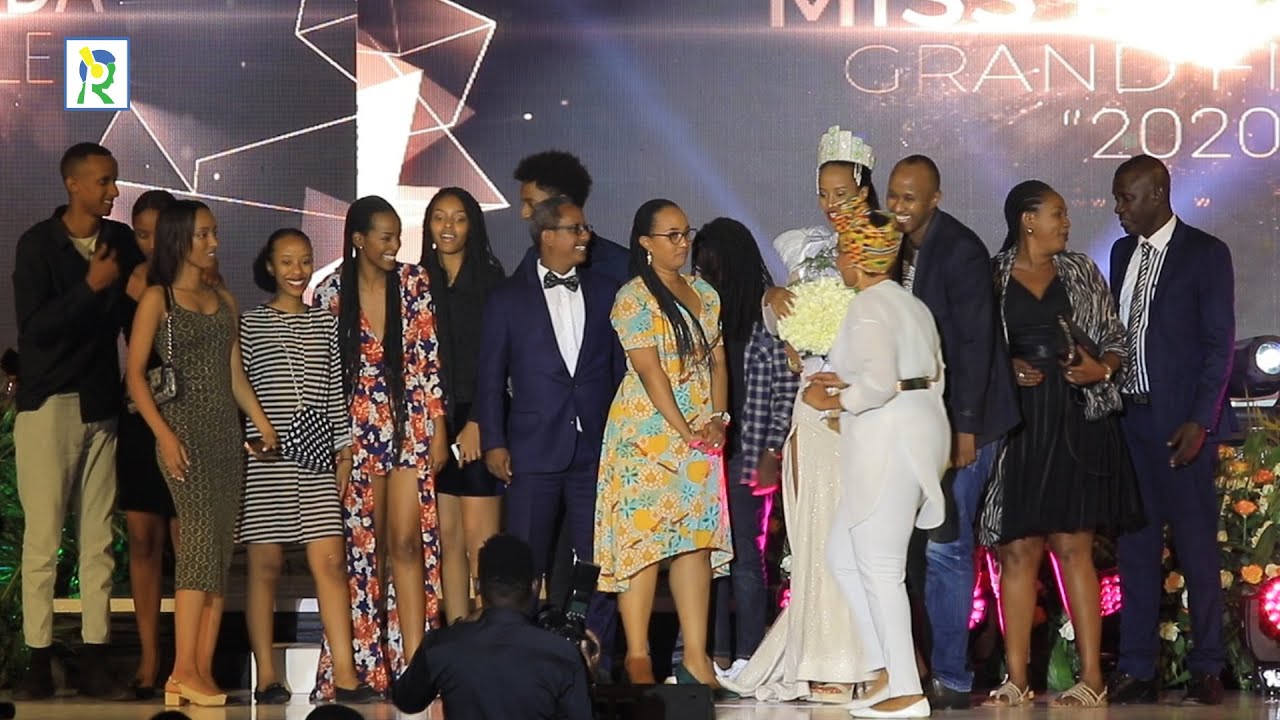 Reba uko Miss Naomie yishimiwe nabo mu muryango we || Papa na Mama we mu bamusanze kuri stage