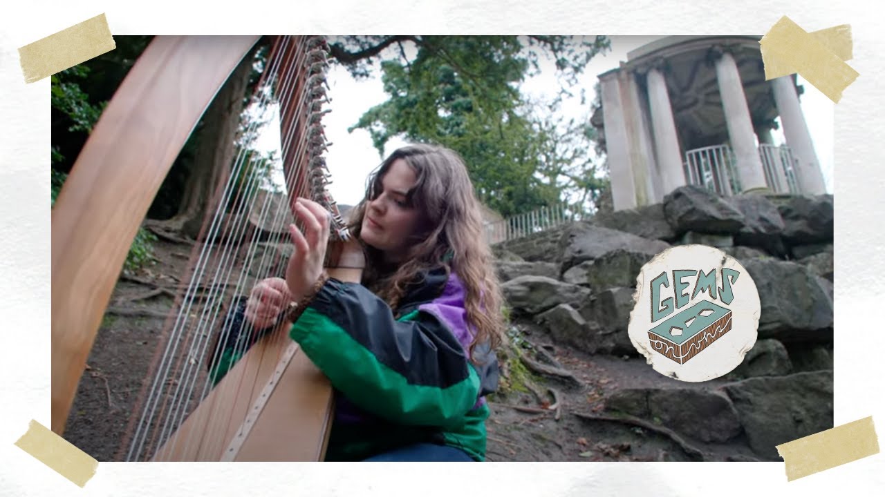 Beautiful traditional Irish harp playing by Alannah Thornburgh in Dublin.