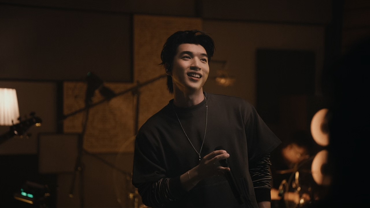HIEUTHUHAI - Người Im Lặng Gặp Người Hay N&oacute;i (Studio Live Session)