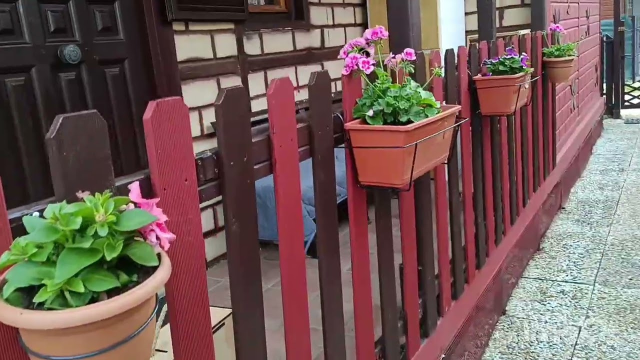 БУДУТЬ У НАС ГРЯДКИ, ОГІРОЧКИ, ПОМІДОРЧИКИ , ЗЕЛЕНЬ.