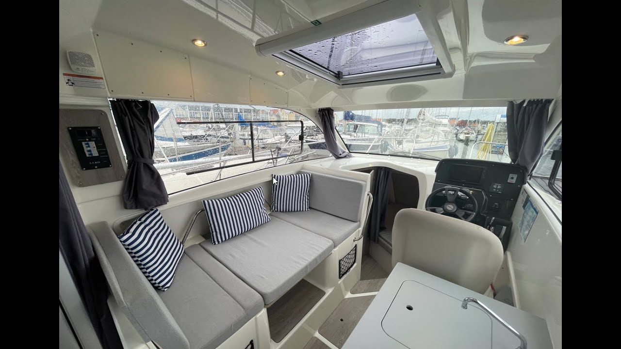 Quicksilver 755 Weekend Inside