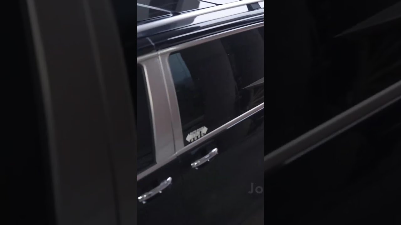 Cô phục vụ đáng thương bị bắt nạt, nhưng những kẻ bắt nạt không biết chị của cô tàn bạo như thế nào