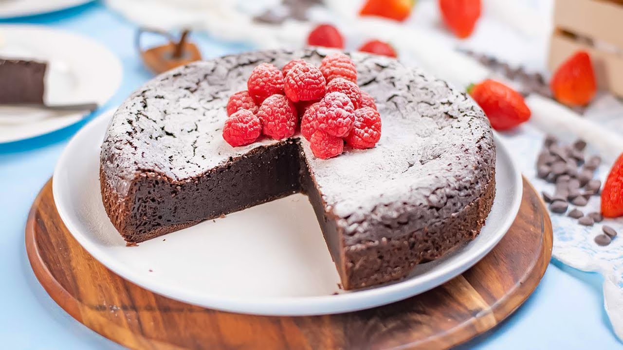 Keto Flourless Chocolate Cake Recipe - ONLY 3 Ingredient - Anyone Can Make It!