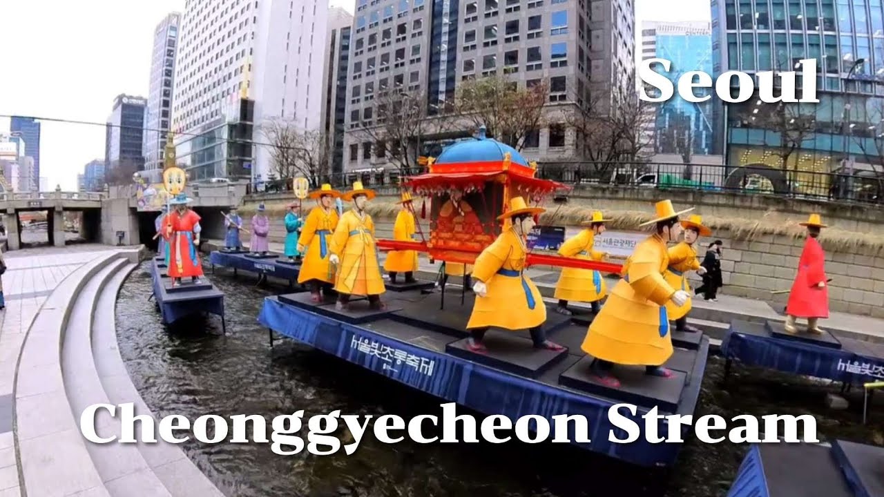 청계천의 낮 풍경 Daytime scenery  of Cheonggyecheon Stream
