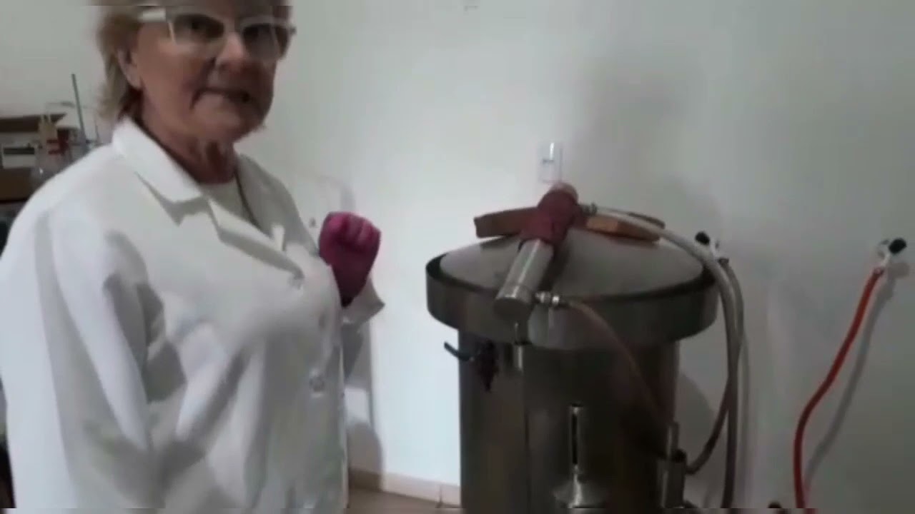 Destilação de óleo essencial de lavanda
