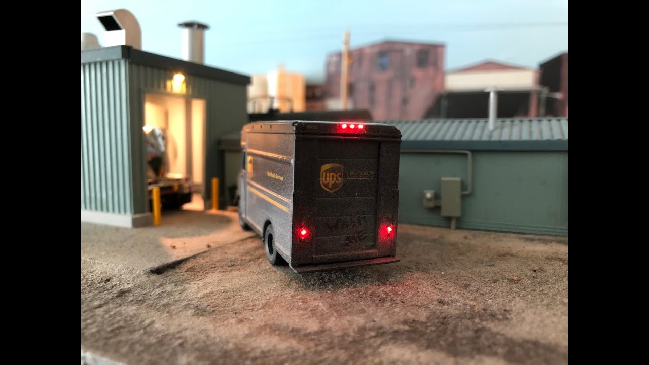 Добавление освещения на грузовик HO Walthers UPS и новые SD40-2