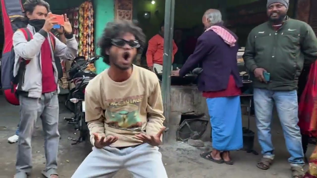 FUNNY DANCE VIDEO IN PUBLIC PLACE 🤣🕺 || @roshan_karmali 