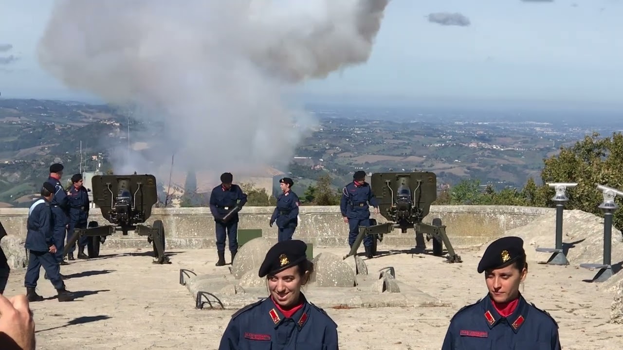 Salve cannone Guardia di Rocca Compagnia Artiglieria obici montagna OTO Melara 105 mm M56 san marino